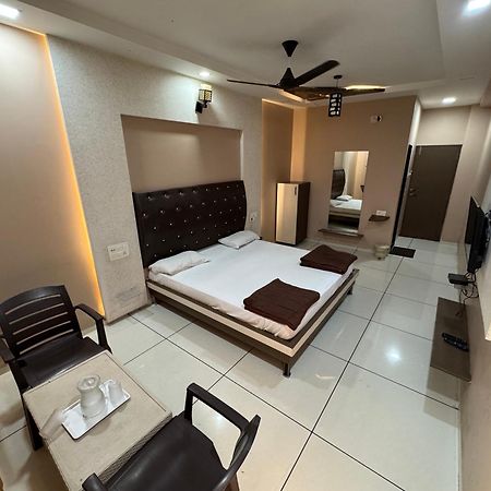 Hotel Bluediamond Bardoli Exterior photo